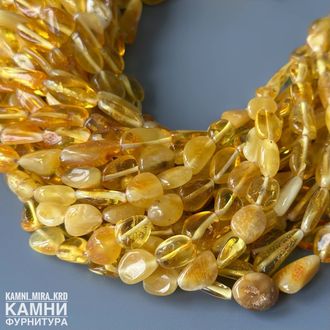 Янтарь жёлтый прозрачный и непрозрачный средние оливы фри-форм , цена за нить 20 см