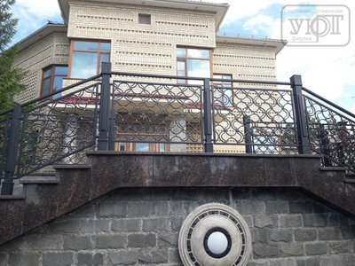 кованое ограждение.