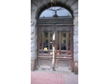 Двери на Захарьевской 9. Реставрация  продолжается.