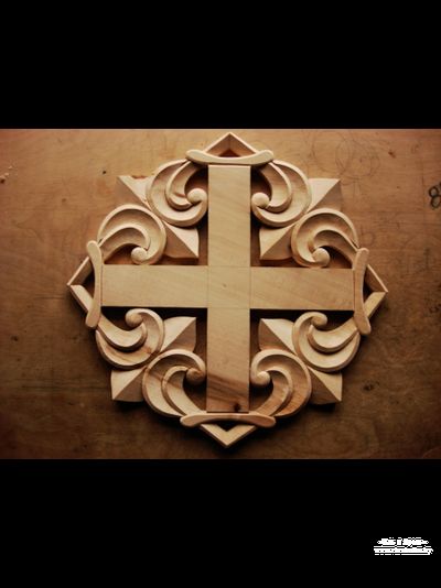 Деревянный резной крест