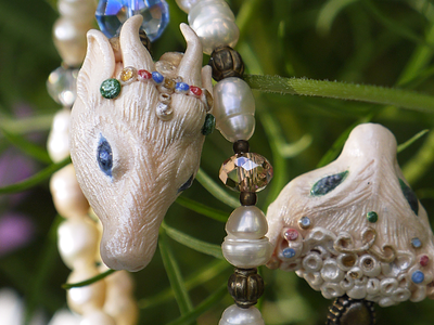 Браслет с жемчугом и хрустальными бусинами "Однажды в сказке. Козочка и Барашек"