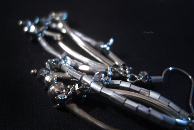 "Ледяные веточки", длинные серьги из бисера и бусин