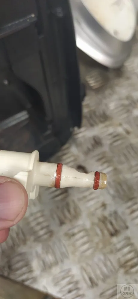 Смазка штуцера подачи воды