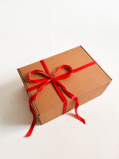 Огромная подарочная коробка GILEV 52x38x22 см с наполнителем и красной лентой