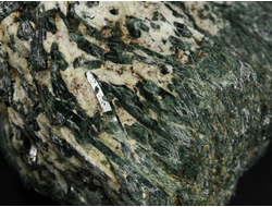 Актинолит в белом тальке, необработанный, дикий образец, Россия, Северный Кавказ, КЧР (105*87*58 мм, 791 г) №37777