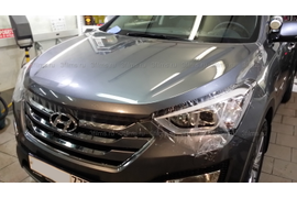 Защита антигравийной полиуретановой пленкой 3М капота Hyundai Santa Fe. В процессе наклейки. Основная поверхность капота оклеена.