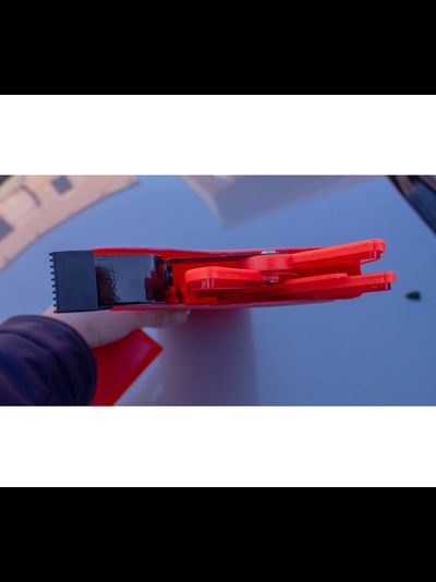 Знак аварийной остановки с широким корпусом соответствует ГОСТ