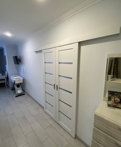 СДВИЖНЫЕ ДВЕРИ (КУПЕ)/ VFD/ВФД/ ATUMх7/АТУМх7/ SNOW (БЕЛЫЙ)/ СТЕКЛО СВЕТЛОЕ САТИНАТ