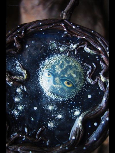 Новогодняя брошь &quot;Таинство снежной Луны&quot;