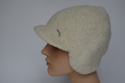 Итальянская зимняя жокейка с ушками фото