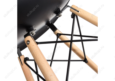 Стул Eames PC-015