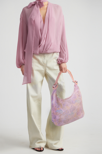 (АРТИКУЛ: 9883/1/5) СУМКА МЕШОК, БОЛЬШАЯ, НАТУРАЛЬНАЯ КОЖА С ЛАЗЕРНОЙ ОБРАБОТКОЙ, РОЗОВАЯ С СЕРЕБРИСТО-БЕЖЕВЫМ РИСУНКОМ, ЧЕРЕЗ ПЛЕЧО