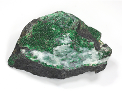 Уваровит кристаллы на породе, Кальцит, Урал (58*41*17 мм, 73 г) №25851