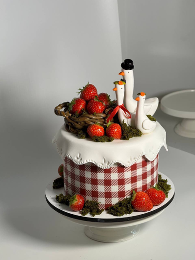 Торт с гусями