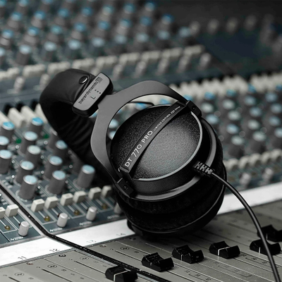 Beyerdynamic DT 770 PRO 250 Ohm Limited Edition Black 3