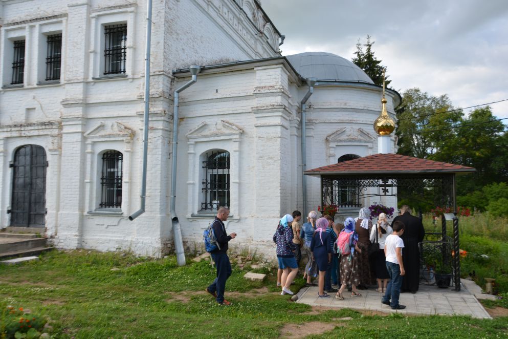 Храм святой троицы   у могилы святого блаженого Миши Самуила