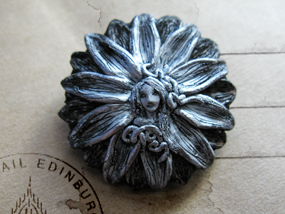 Чёрная брошь с мистическим цветком - "Ночная фея"