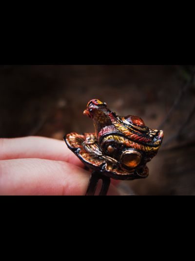 "Легенда Янтарного Подземелья", кольцо с курочкой и натуральным янтарём