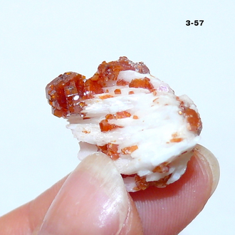 Ванадинит натуральный (щетка) №3-57: 24*15*13мм