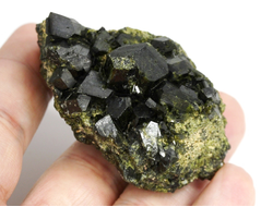 Эпидот, сросток кристаллов, Перу (55*42*32 мм, 101 г) №35868