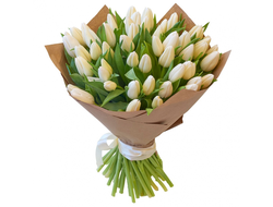51 белый тюльпан в крафте