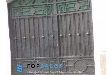 Распашные металлические ворота в Москве с элементами ковки