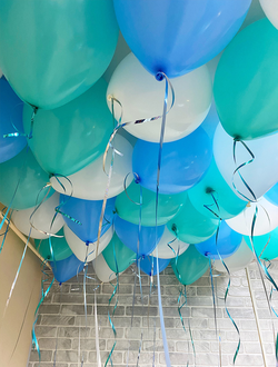 Шары белый, голубой, аквамарин 30 шт под потолок