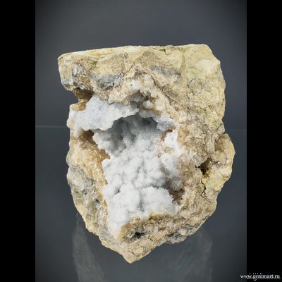 Целестин  и кальцит. Дагестан. Россия. 80*80*70мм