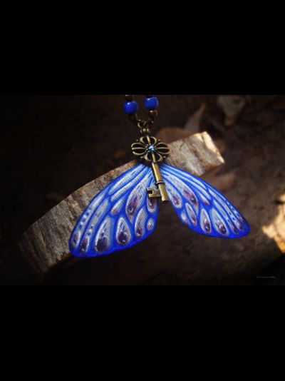 "Ключик от неба", бохо-подвеска с сапфиром и шёлковыми крылышками феи