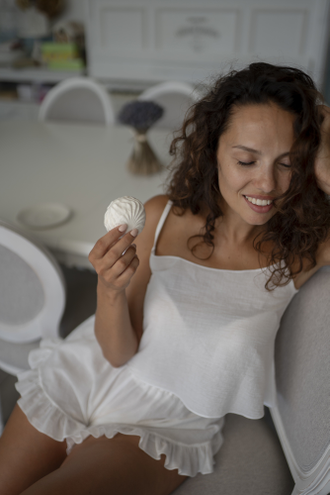 Пижама с шортами (белого цвета)