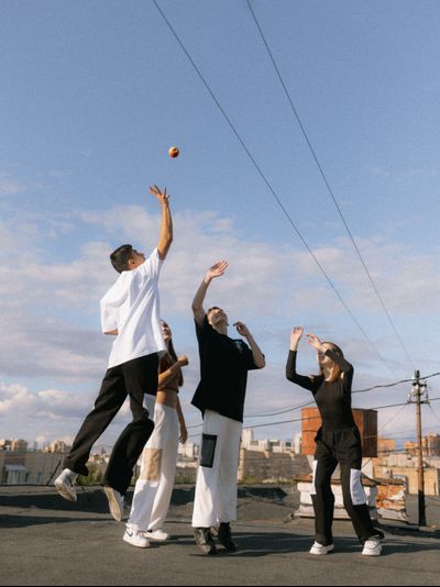 Оверсайз футболка с плотной вышивкой