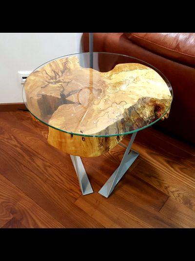 столик из березы под стеклом