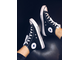Кеды Converse черные высокие на ногах фото