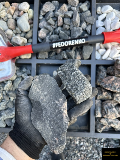 серый декоративный щебень