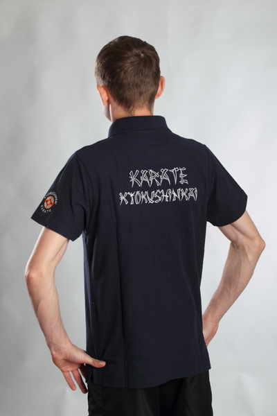 Футболка-поло однотонная с вышивкой каратэ