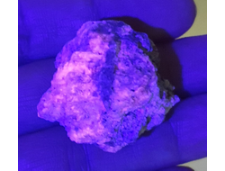 Гакманит (Содалит), светится в УФ, Россия, Мурманская обл. (31*28*21 мм, вес: 20 г) №26751