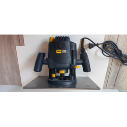 Пластина под CAT DX89 для установки фрезера в стол 350*250 мм.