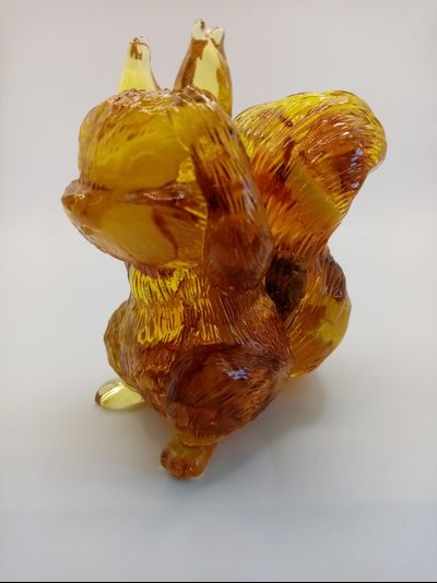 Белка не вижу, не слышу, не говорю.