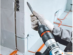 Штробление бетонной стены квартиры ИВАНМАСТЕР