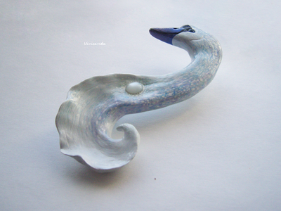 "Принцесса-Лебедь", волшебная брошь с натуральным лунным камнем (по мотивам "Лебединого озера")