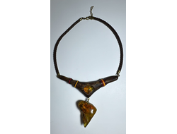 колье с янтарем