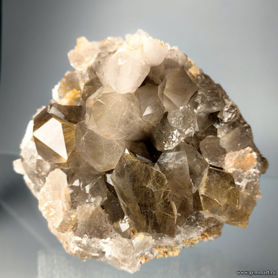 Рутил в кристаллах дымчатого кварца. Бразилия. 150*140*80мм (ААА)