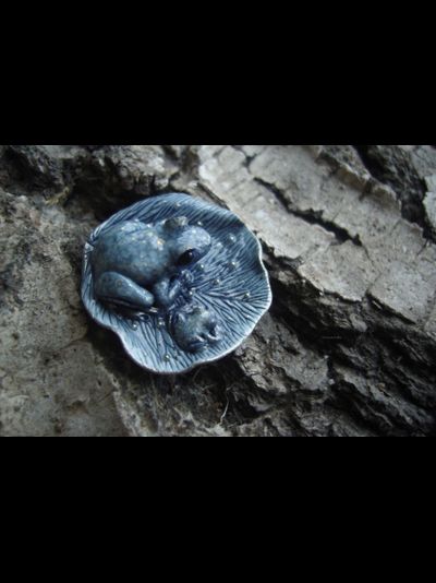 &quot;Лелевеля и Полель. В ожидании света первой звезды&quot;, мини брошь с лягушками