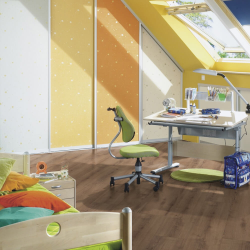 Ламинат Wineo Дуб Португалия светло-коричневый LA218LV4 в интерьере детской комнаты