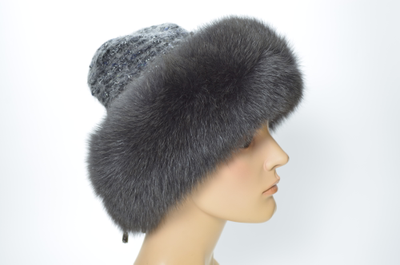 Женская шапка вязаная с песцовой оторочкой