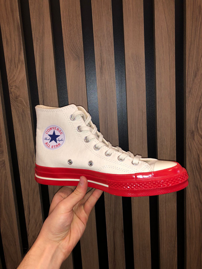 Кеды Converse Comme des Garcons PLAY белые высокие с красной подошвой живые фото