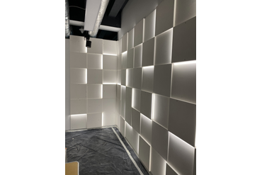 На монтаж одной такой стенки с разводкой и подключением электрики ушел всего один день для двух мастеров. 