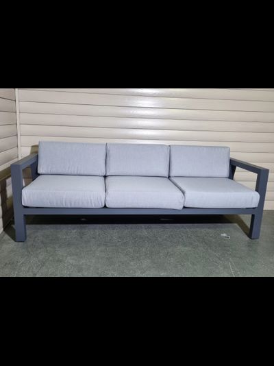 Диван трехместный Graphite из алюминия