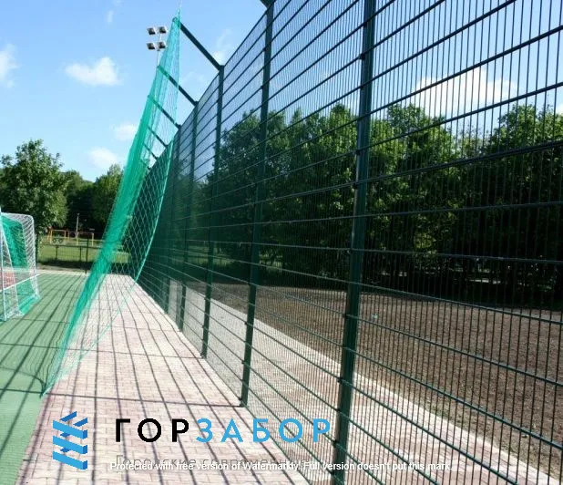 Спортивное решетчатое ограждение