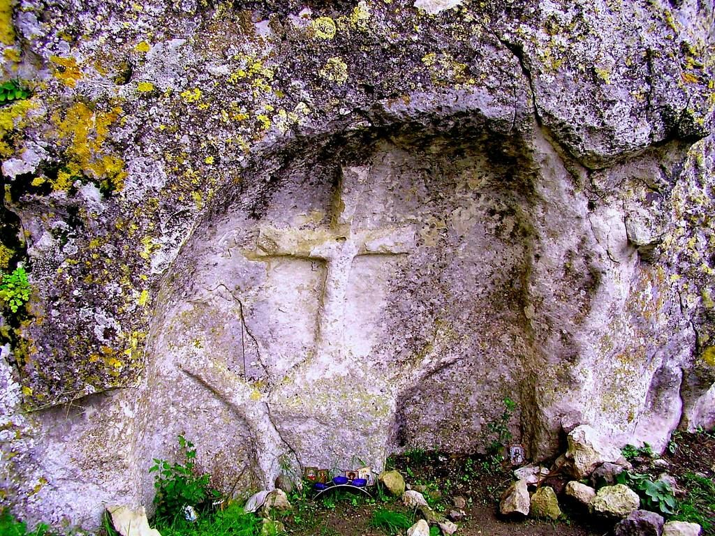 пещерный монастырь Качи-Кальон, средневековый крест